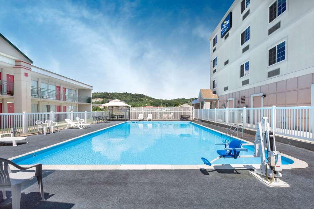 รามาดา บาย วินด์แฮม แฮริสันเบิรก์ Motel แฮร์ริสันเบิร์ก ภายนอก รูปภาพ
