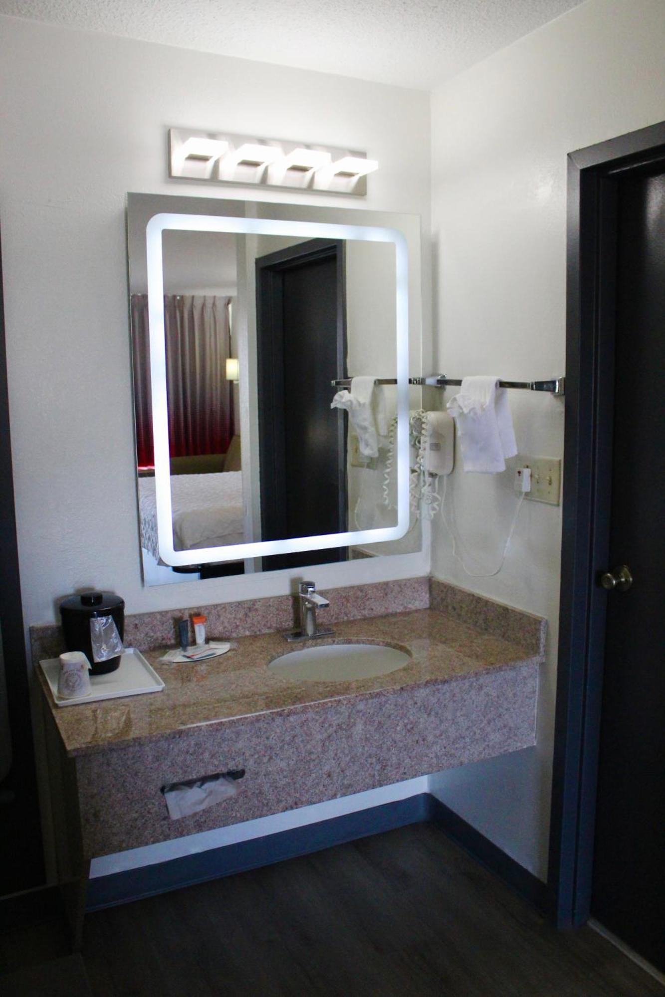 รามาดา บาย วินด์แฮม แฮริสันเบิรก์ Motel แฮร์ริสันเบิร์ก ภายนอก รูปภาพ